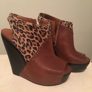 🍀 POW Peep Toe Wedge